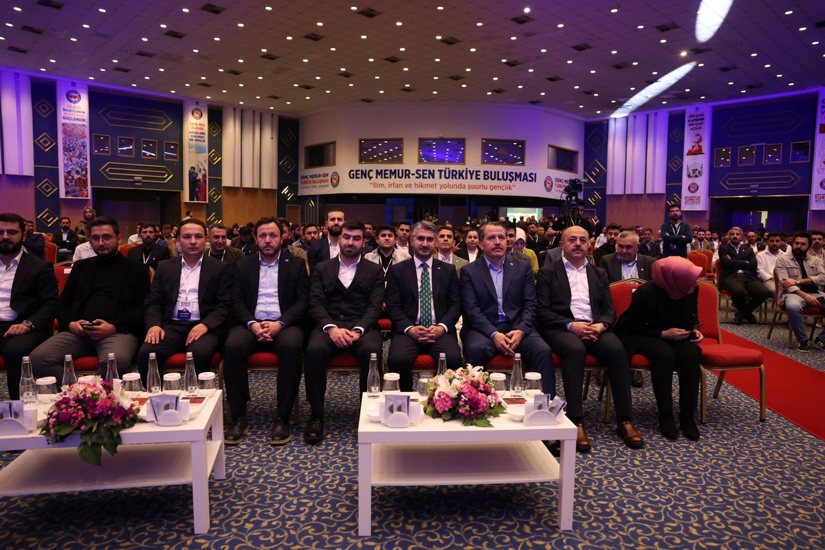 Gençlik ve Aile Akademisi Ödüllerini Takdim Ettik

Aile ve Sosyal Hizmetler Bakan Yardımcısı Zafer Tarıkdaroğlu’nun katılımıyla; Genç Memur-Sen’imizin, bu yılın “2025 Aile Yılı” olması vesilesiyle düzenlediği Gençlik ve Aile Akademisi programını başarıyla bitiren 8.000