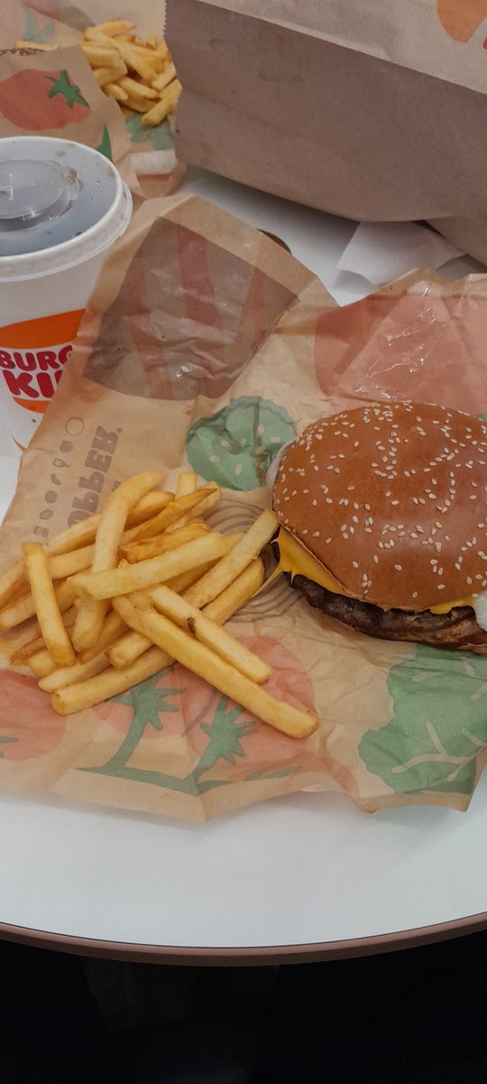 simonrockett's tweet photo. And apparently, this is worth £12.50. @BurgerKingUK https://t.co/4MVBWed51I