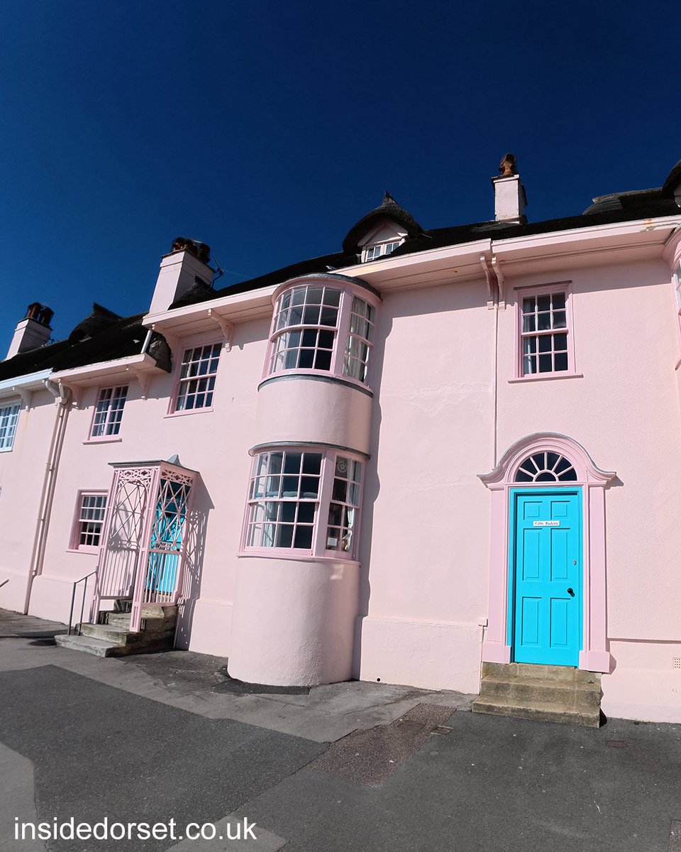 Pink Cottages on Marine Parade, Lyme Regis.

#PinkCottages #LymeRegis