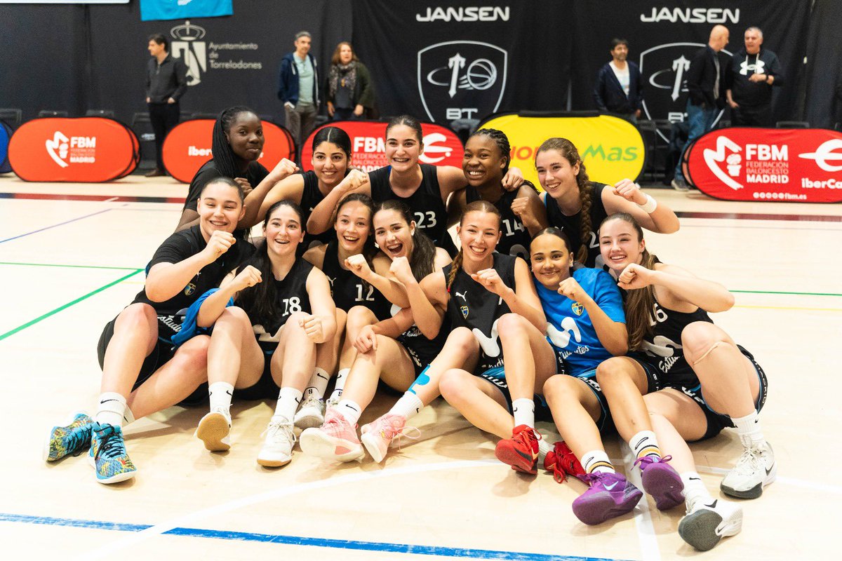 MovistarEstu's tweet photo. Nuestras junior quedaron 5ªs de España al ganar hoy. El masculino cayó en semis y optará al bronce. 💙🖤
Masculino:
Semis 🆚 Real Madrid (62-85) 👎🏻
3er y 4º puesto 🆚 Joventut: 3/5 11:30h
Femenino:
5º y 6º puesto 🆚 Basquet Girona (60-57) 👍🏻 https://t.co/M9sFSUAVFz