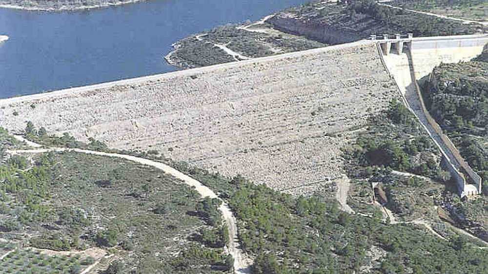 📢 Saps que el pantà del Catllar, prop de Tarragona, mai s'ha omplert des que es va construir? ❌💦   El que havia de ser una infraestructura útil s’ha convertit en un MONUMENT AL DESPROPÒSIT. Segueix el fil! ⬇️

#Catllar #Tarragona #Embassaments #Història #MediAmbient