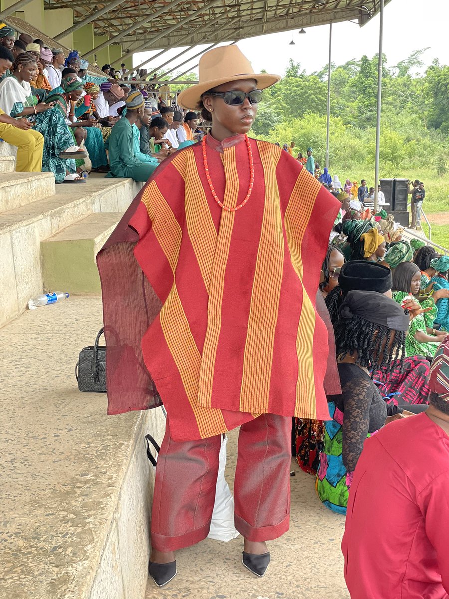 aboderinlekaino's tweet image. On todays episode of FUNAAB's FYB, tradition whispered through fabrics, colors told old stories, and the spirit of Ojude Oba found a new home
RTs are appreciated 🙏🏾 #ojudeffunaab #funaab #FUNAABFYB2025
Thread: