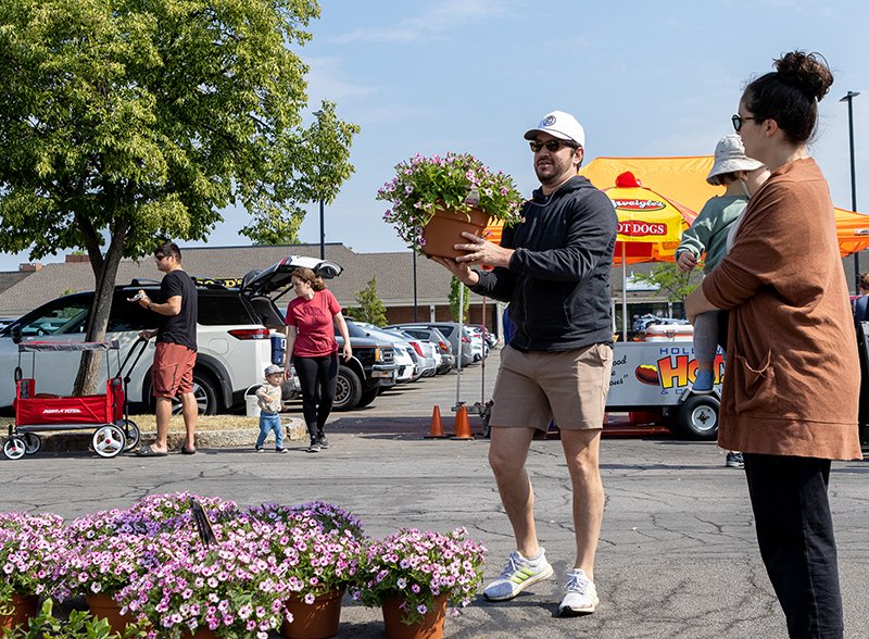 The Fairport Farmers Market opens on Saturday, May 3rd, 7am - 12pm. Stop by for your spring plants and grab some fresh coffee and baked goods!
<a href="/FairportVillage/">Village of Fairport</a>