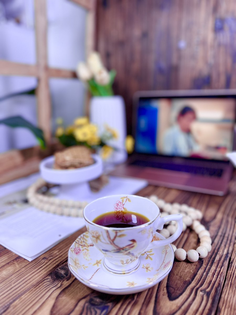 "وعسى القادم كله خير ، 
وعسى الله أن يهبنا أعظم مما حلمنا به"