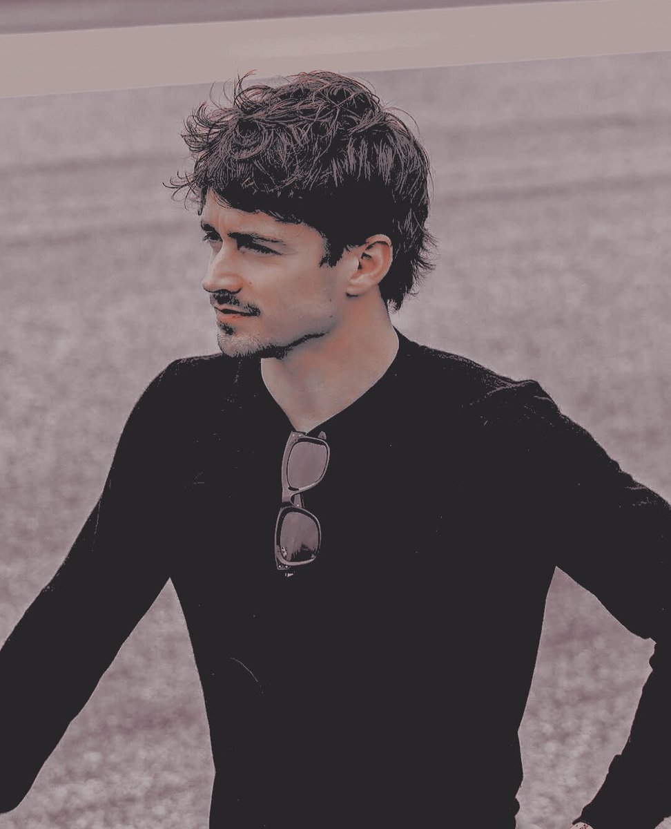 16LPERCEVAL's tweet photo. ᅠ

ᅠᅠ

ᅠᅠ
               si  ma  vie  venait  à  s’éteindre
               avant la tienne, je me servirais
               des   battements  de ton cœur
               pour te parler.
ᅠᅠ

ᅠᅠ

ᅠᅠ https://t.co/LcldmYW4Tb