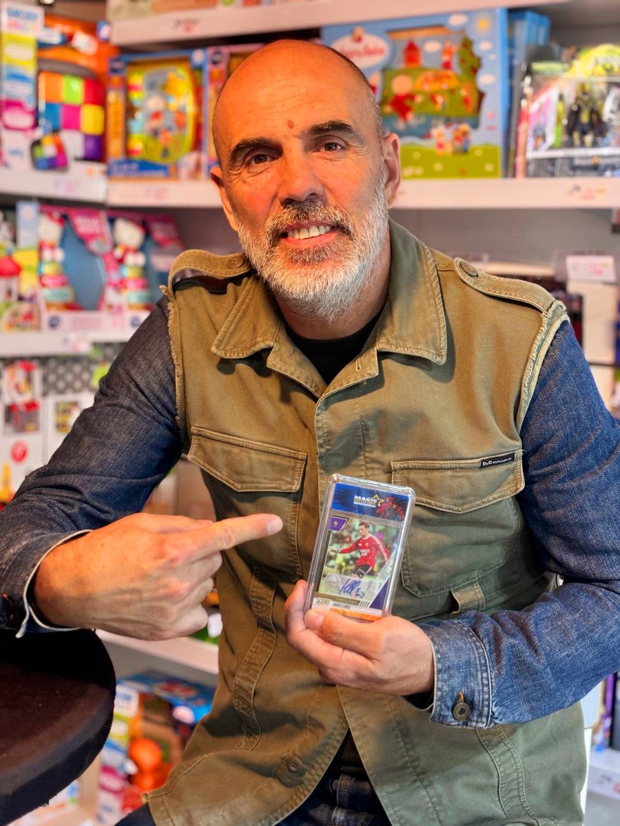 MCollectorsMars's tweet photo. 125 ans Olympique de Marseille ! Après avoir tiré la carte Rare de #HugoLloris sur @Voggt_fr ! #MarcLibbra est de retour sur les terrains ce soir !
En direct sur @RMCDecouverte @BFMMarseille @marclibbra #TeamOM #OM #125ans #paniniscore https://t.co/o5eBpGNcPr