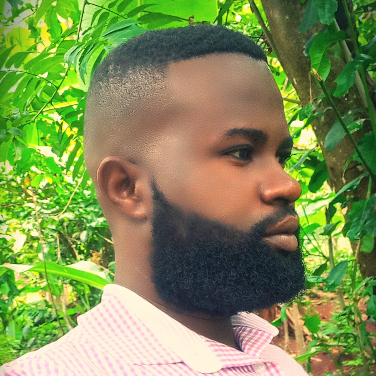 <a href="/BeckyMoraa_/">Becky Moraa</a> Someone to remove Beards from my pic🤭