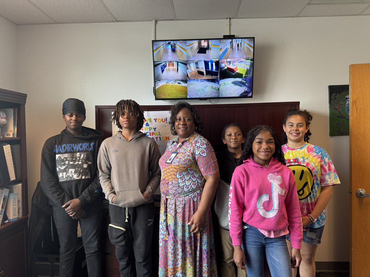 Westhaven ES (@wesbluejays) on Twitter photo <a href="/WESBluejays/">Westhaven ES</a> 6th grade students w/ a thoughtful gift for Principal’s Day. #PPSshines <a href="/PortsVASchools/">Portsmouth Schools</a> <a href="/Gammage522/">Tiera Gammage</a> <a href="/LHTRT76/">Laura Hunter</a> <a href="/cityofPortsVA/">City of Portsmouth</a> <a href="/WESBluejays/">Westhaven ES</a> 6th grade students w/ a thoughtful gift for Principal’s Day. #PPSshines <a href="/PortsVASchools/">Portsmouth Schools</a> <a href="/Gammage522/">Tiera Gammage</a> <a href="/LHTRT76/">Laura Hunter</a> <a href="/cityofPortsVA/">City of Portsmouth</a>