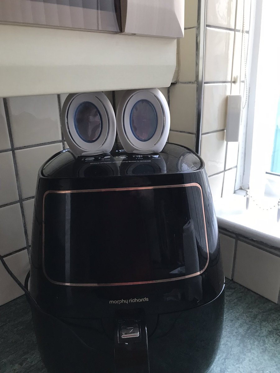 RoyJonesKios's tweet photo. She’s planted spy cameras on the Air Fryer now https://t.co/UjnYVKCZ5p
