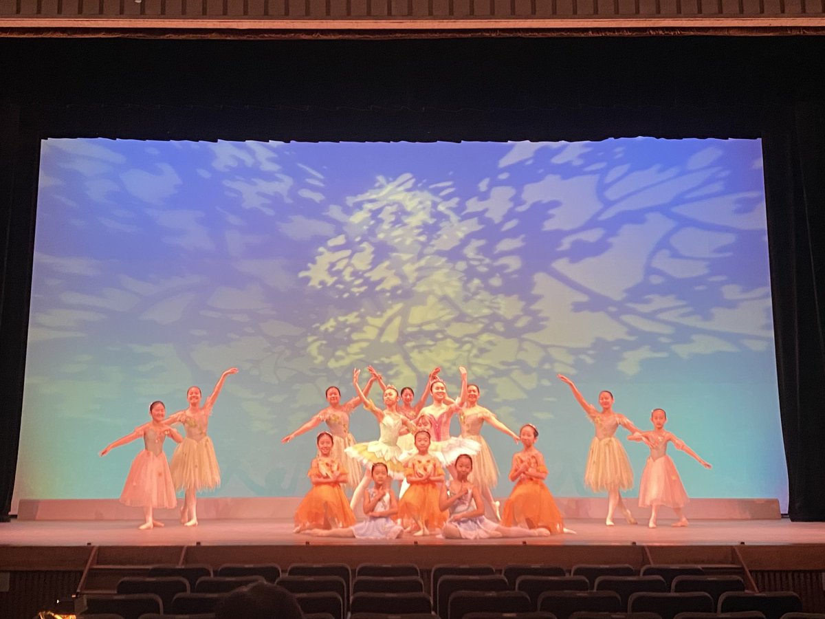 anballet_'s tweet photo. いよいよ本番！！
お出掛けを楽しみにしてる子供のようにあまり眠れず早起きし過ぎた😅

昨日の舞台リハでは教室でやるよりも上手な子供達見て「みんなさすがっ！！上手～！！✨可愛い🥰」親バカ100パーセントのがなりで終わり笑

さて、子供達と1日楽しみます♪ https://t.co/nOLNbbasTQ
