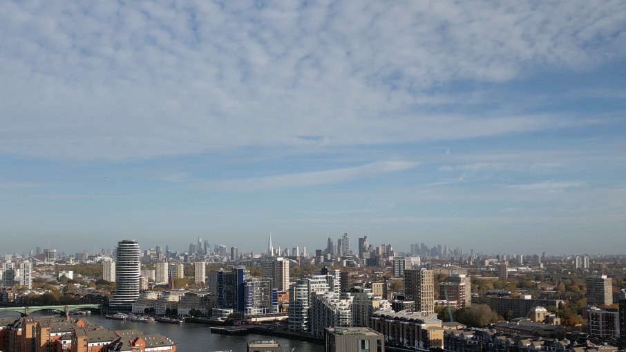 regenology's tweet photo. Love #drone shoots in #London on a clear sunny day! Stunning views. https://t.co/QgGv7jG1lt
