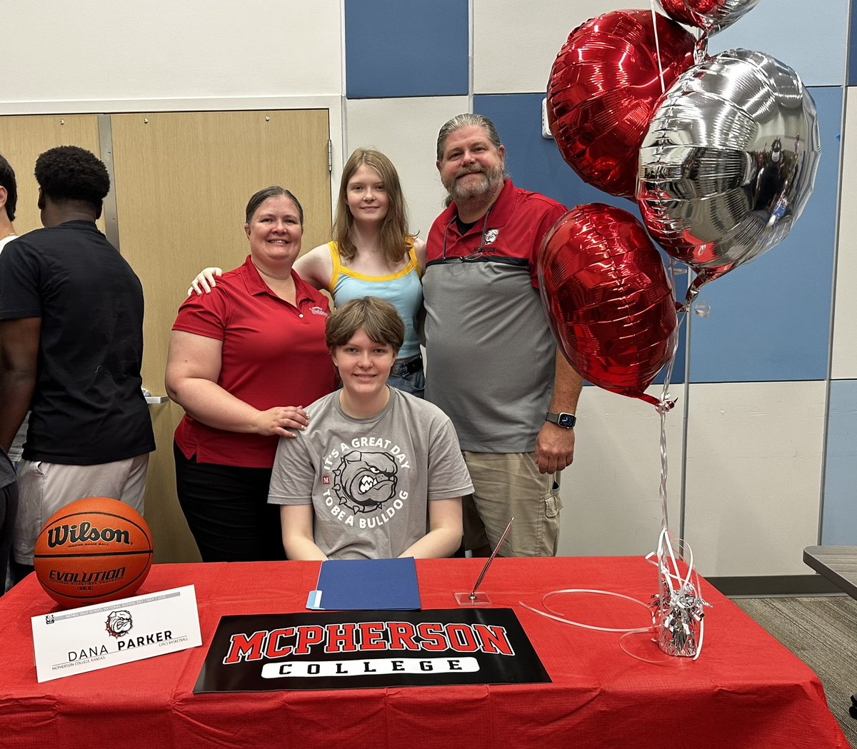 Phoenix Select (@phoenixselect) on Twitter photo Yes maโamโผ๏ธโผ๏ธโผ๏ธ
2025 6โ2โ <a href="/DanaParker2025/">Dana Parker</a> signs to play college basketball with <a href="/MacBulldogsWBB/">McPherson Women's Basketball</a>
We are so incredibly proud of you Dana and extremely grateful to McPherson Head Coach <a href="/Coach_Nic_/">Josh Nichols</a> for the scholarship๐๐ป
#CollegeBall Yes maโamโผ๏ธโผ๏ธโผ๏ธ
2025 6โ2โ <a href="/DanaParker2025/">Dana Parker</a> signs to play college basketball with <a href="/MacBulldogsWBB/">McPherson Women's Basketball</a>
We are so incredibly proud of you Dana and extremely grateful to McPherson Head Coach <a href="/Coach_Nic_/">Josh Nichols</a> for the scholarship๐๐ป
#CollegeBall