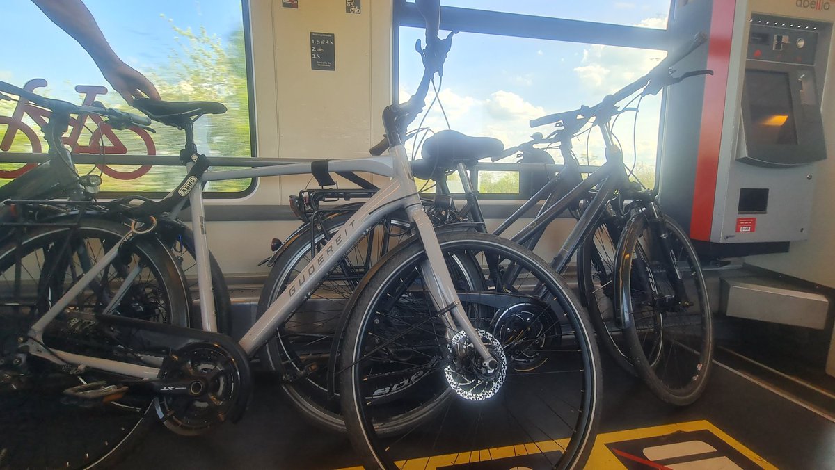 in meinem nächsten Leben  werde  ich Radfahrer,  da brauche ich mich nicht anmelden <a href="/AbellioMD/">Abellio Rail Mitteldeutschland</a> #db  #Barrierefreiheit #Thüringentag #Inklusion