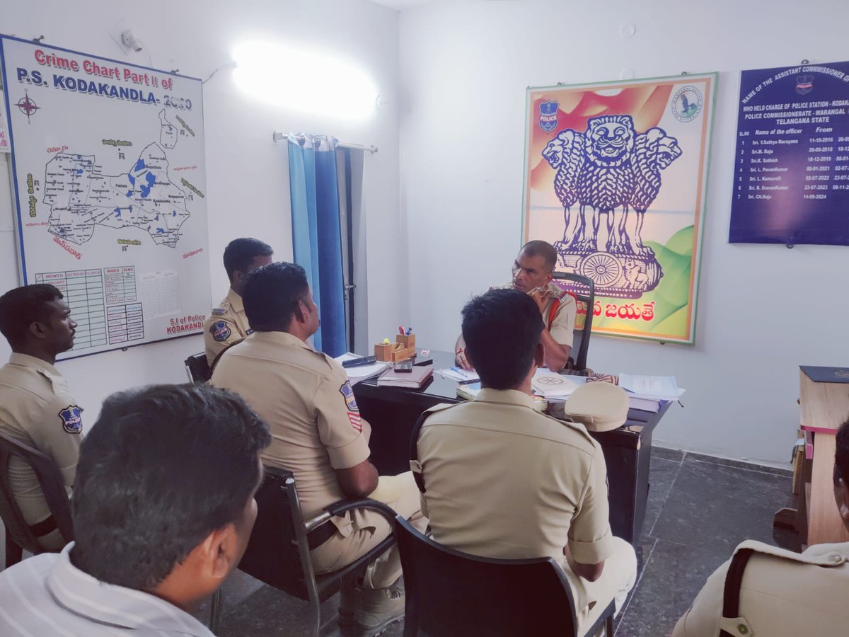 ci_palakurthy's tweet photo. Conducted meeting with Kodakandla PS Statff. Briefed them regarding Road Safety to preven Fatla and Non-Fatal accidents to reduce number of deaths due to Road Accidents in PS limits. @telanganaDGP, @cpwarangal, @warangalpolice, @dcp_westzonewrl, @acpwardhannapet, @mulajithender https://t.co/SbZbK7M3jK