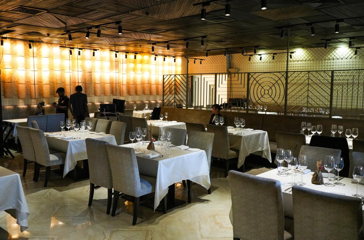 eazydiner's tweet image. Within the walls of Masala Library, Mumbai, where stories meet spices, we&apos;re setting the stage for an unforgettable evening of conversations and connections.🍽️

#AxisBank #BurgundyPrivate #MasalaLibrary #EazyDiner