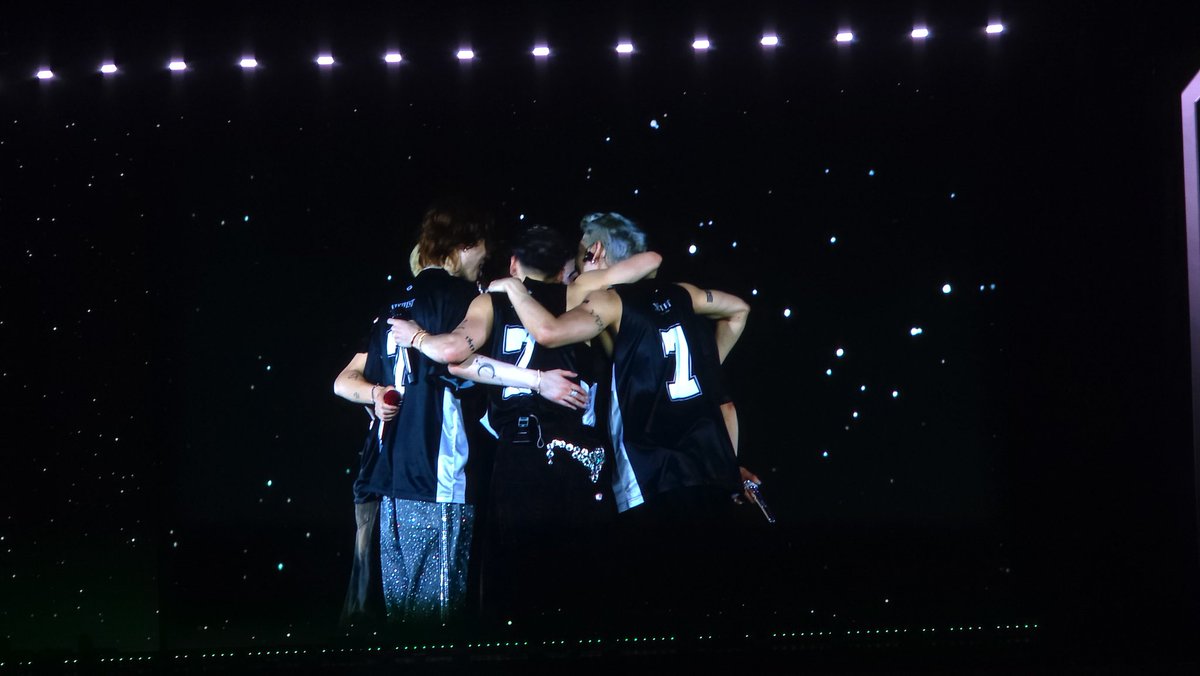 BENZJICYJ's tweet photo. GOT7 💚
#GOT7_NESTFESTinBKK_Day1
#GOT7_NESTFESTinBKK https://t.co/ktUPFIZxtW