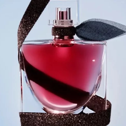 ❤️ส่วนรอบนี้ Lancôme La Vie est Belle L'Elixir แดงแบ่งขายถูกที่สุดตั้งแต่เคยเอามาค่ะ น้องเบลแดง แบ่งจากรีฟีล ใครยังไม่เคยดมคือไปอยู่ไหน พลาดมากเด้อ ตัวนี้หอมสู่ขิต หอมแบบประสาทเสีย ติดทนแต่สะอาด ไม่ฉุนเลยซักนิด โมชอบที่สุดแล้วของลังโคลเบลรุ่นนี้คือที่สุดด