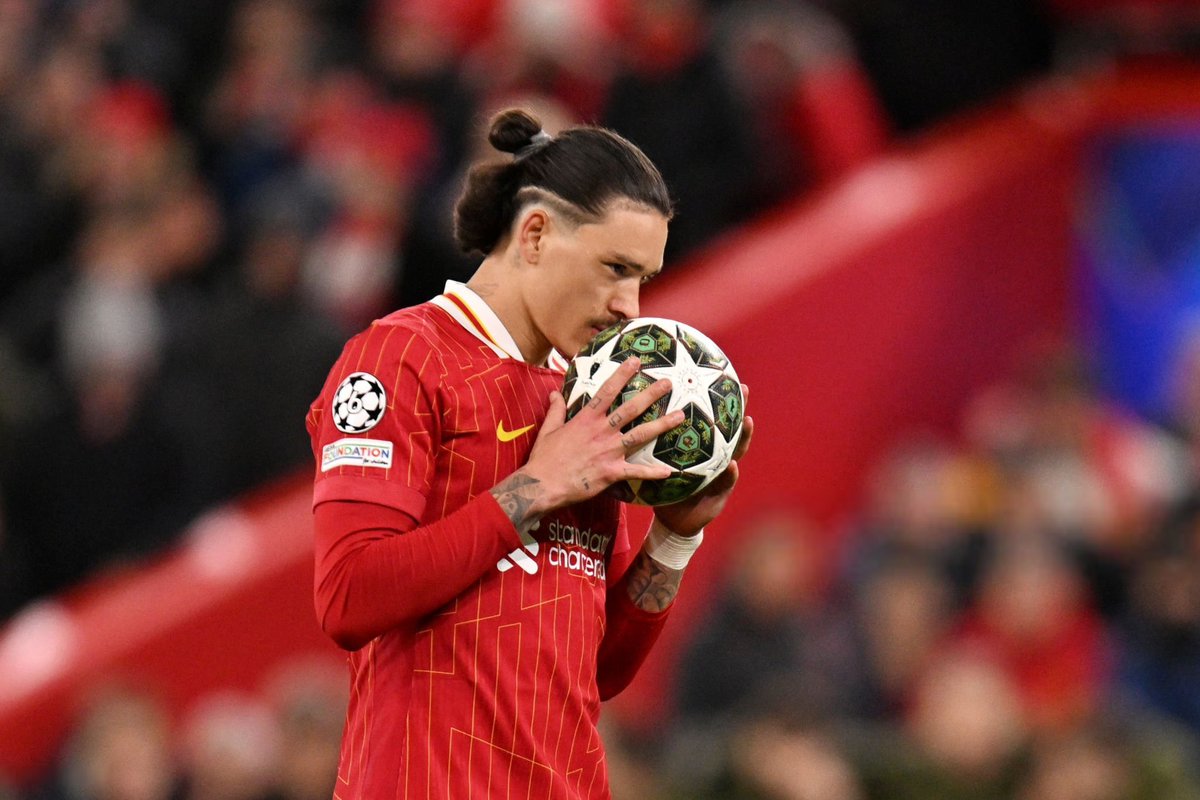 LaZoneFootball's tweet photo. 🔴 𝗗𝗔𝗥𝗪𝗜𝗡 𝗡𝗨𝗡̃𝗘𝗭 𝗩𝗘𝗥𝗦 𝗨𝗡 𝗗𝗘́𝗣𝗔𝗥𝗧 𝗗𝗘 𝗟𝗜𝗩𝗘𝗥𝗣𝗢𝗢𝗟 ? 🇺🇾💰

Peu convaincant et peu utilisé, l’Uruguayen pourrait quitter les Reds cet été.
L’Atlético Madrid est intéressé, tout comme plusieurs clubs saoudiens prêts à mettre 85M€.

selon @TheAthletic. https://t.co/CembuyGvCX