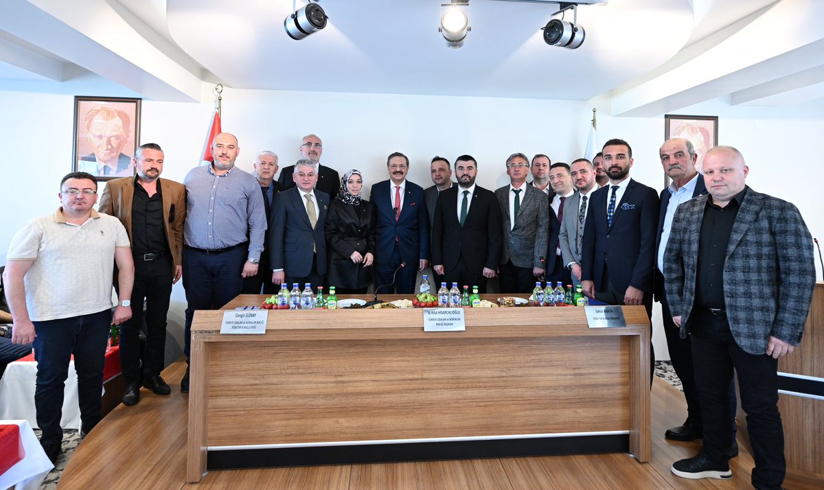 RHisarciklioglu's tweet photo. Uzunköprü Ticaret ve Sanayi Odası'nı ziyaret ederek meclis üyelerimizle bir araya geldik.

154 İLÇEYE 154 OKUL kampanyamız kapsamında Uzunköprü’ye yaptığımız okulumuz tamamlanmak üzere. İlçemize ve çocuklarımıza hayırlı olsun. 🧿 

Ülkemizin geleceğine yatırım yapmaya devam edeceğiz.

Mesleki eğitime önem veren, ilçenin yerel ürünlerine sahip çıkan ve yeni hizmet binası için çalışmalarını sürdüren @UzunkopruTSO Başkanımız İsmail Akalın’ı, Yönetim Kurulunu, Meclisi ve çalışan kardeşlerimi kutluyorum. 👏