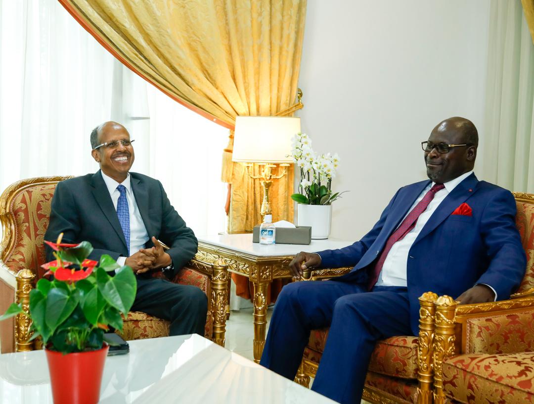 The Chairperson of the African Union Commission, H.E. <a href="/ymahmoudali/">Mahmoud Ali youssouf</a>, has arrived in Libreville ahead of the inauguration of H.E. President Brice Clotaire Oligui Nguem as President of the Republic of #Gabon, scheduled for 03 May. He was warmly received at the airport by H.E. Mr.