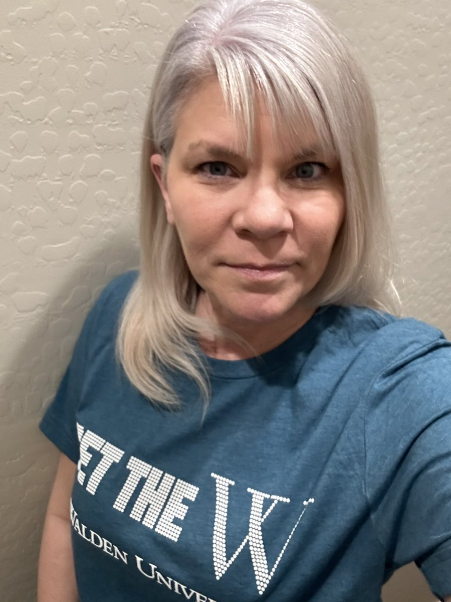 integratingtech's tweet image. Today I celebrate my 20th anniversary with @WaldenU wearing my new Walden swag! #gettheW