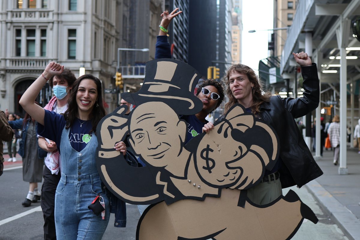 ALIGNny's tweet image. ✊We are the many - they are the few! Somos más! We’re fighting the billionaire takeover!

On International Workers’ Day, we are demanding a world where every family has housing, healthcare, fair wages, union protection—regardless of race, zip code, or immigration status.