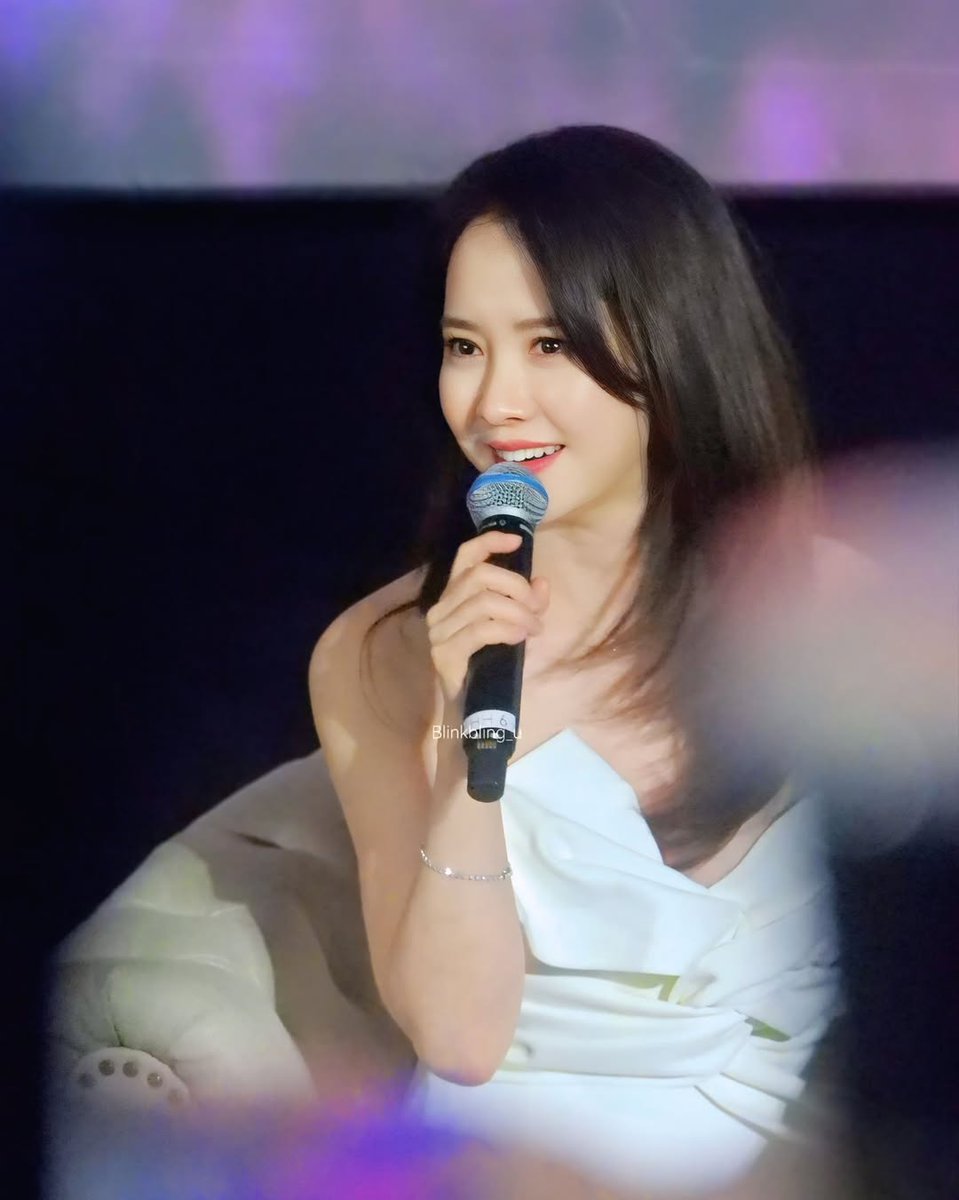 suyeounie's tweet photo. DROP DEAD GORGEOUS 
#SongJiHyo #송지효 https://t.co/9BunpYEI0K