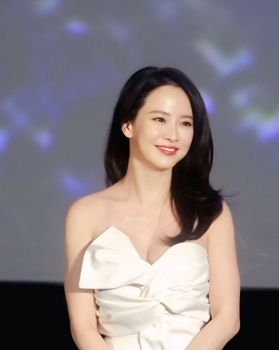 suyeounie's tweet photo. DROP DEAD GORGEOUS 
#SongJiHyo #송지효 https://t.co/9BunpYEI0K