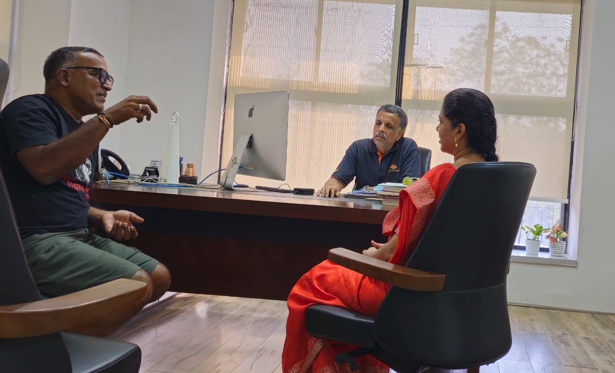 STPIHyderabad's tweet photo. Director @STPIHyderabad @KavithaC8 visited @iiit_hyderabad and interacted with Director and Professor, Co- Innovation of @iiit_hyderabad . Briefed about the #startup initiatives of @stpiindia and to explore the possibilities of collaboration @STPIIMAGECOE @arvindtw https://t.co/R7z26vSQDe