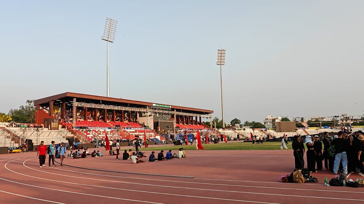 #KheloIndiaYouthGames ||

#बिहार: खेलो इंडिया यूथ गेम्स की शुरुआत 4 मई से होने जा रही है। 

विभिन्न राज्यों से खिलाड़ी और प्रतिनिधि मेज़बान शहरों में पहुँच रहे हैं। बेगूसराय और गया में उनका भव्य स्वागत किया गया।

<a href="/kheloindia/">Khelo India</a> | #KIYG2025