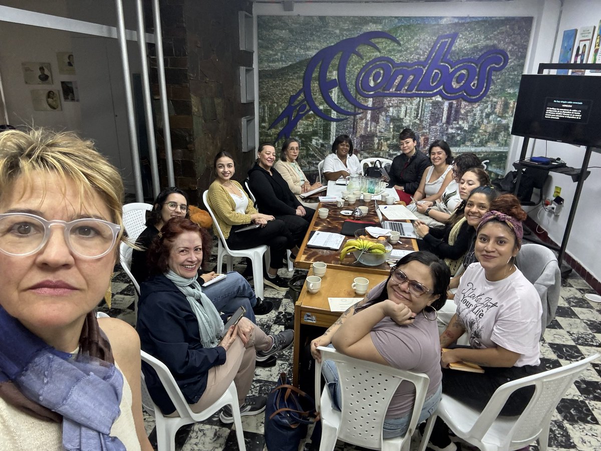 Planeando estrategias, programas y acciones de #cuidado para 2025 - 2026. Somos un equipo formándonos, formando e incidiendo en # SistemasdeCuidado en Medellín y Antioquia.