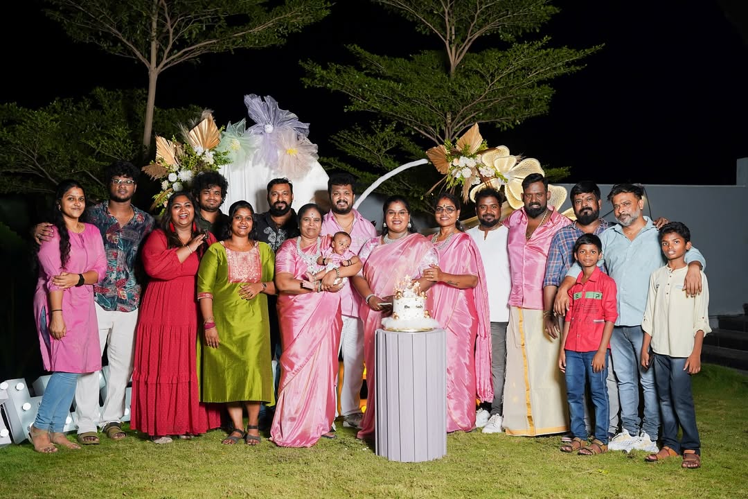 #TheKarigai | இந்திரஜா, கார்த்திக் தம்பதியினர் தன்னுடைய மகன் பிறந்த 100-வது நாளை விழாவாக கொண்டாடி மகிழ்ந்தனர். அப்போது ரோபோ சங்கர் குடும்பத்தோடு எடுத்த புகைப்படங்களை இந்திரஜா பகிர்ந்து உள்ளார்.

#IndrajaShankar #Karthick #RoboShankar #Natchathiran