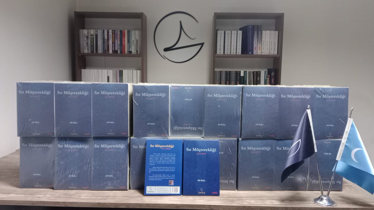 Sır Müşterekliği(2. Basım) yayınevi büromuza ulaştı.
Allah'ın izniyle en yakın tarihte çeşitli satış noktalarında okuyucularıyla buluşturacağız.