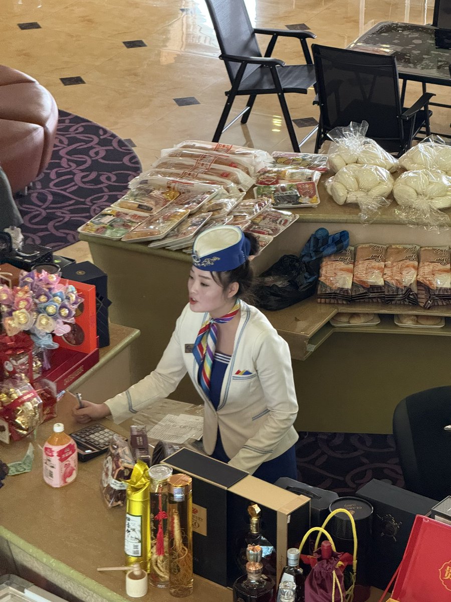 كوريا الشمالية 🇰🇵 قصدي : "جمهورية كوريا الديمقراطية الشعبية" 
الحلقة الثانية نزلتها عالموقع الاحمر.
و نحب نقوللكم كمسا حميدة 🤝