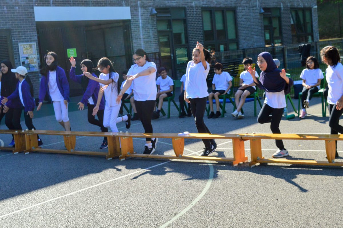 olive_bburn's tweet image. What a workout!!! We have been delighted to have Emily Ford the Olympic medalist in school today. She has kept us on our toes with her high energy work out this morning.
Smiles and good vibes all round.
#Ambition 
#WeAreStar
#getactive
@greatathletesuk