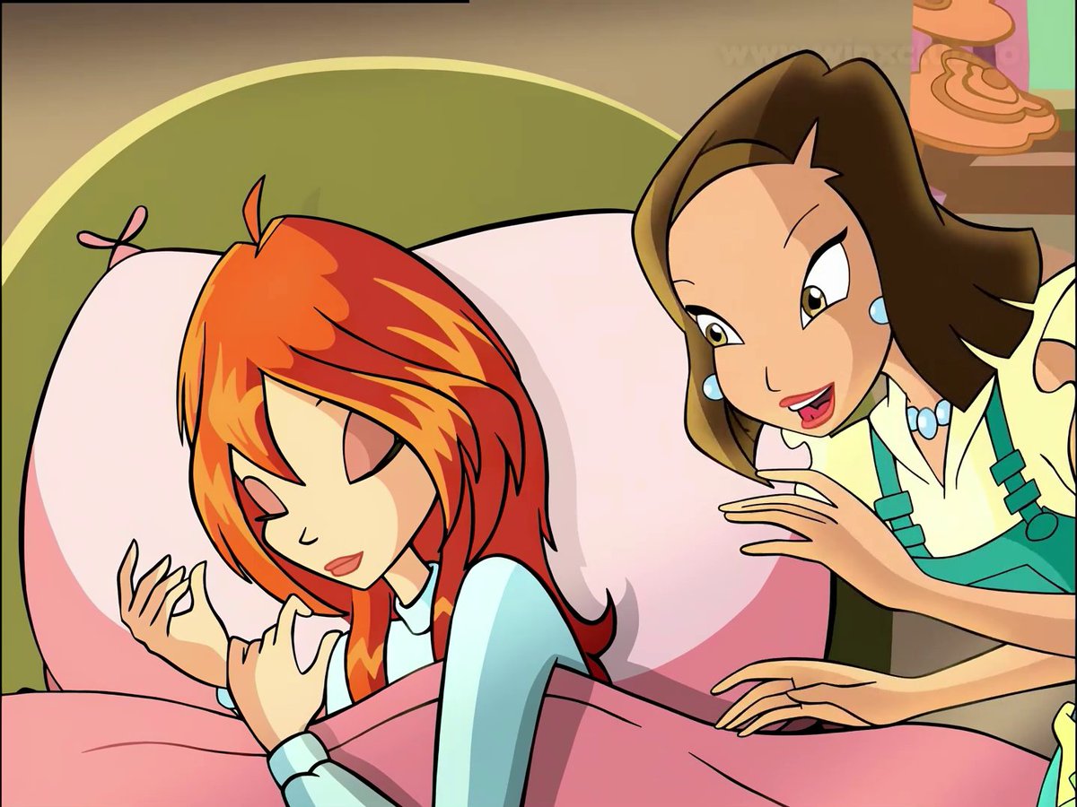 Daphne_Fairy's tweet photo. #WinxMemories ✨ S1E1 "An Unexpected Event"
One summer morning in Gardenia, Bloom's mother, Vanessa, wakes her up for school even though it is summer vacation, as a prank. Bloom's mother finds a book about fairies on the floor that Bloom was reading.
Continue👇
#winx #WinxClub https://t.co/ejopddnfh5