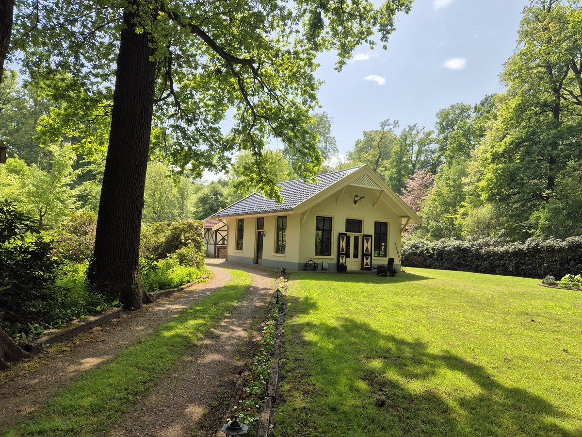 ErnstRaedecker's tweet photo. Almelo, Gravenallee. https://t.co/4ZcIe4UPGG