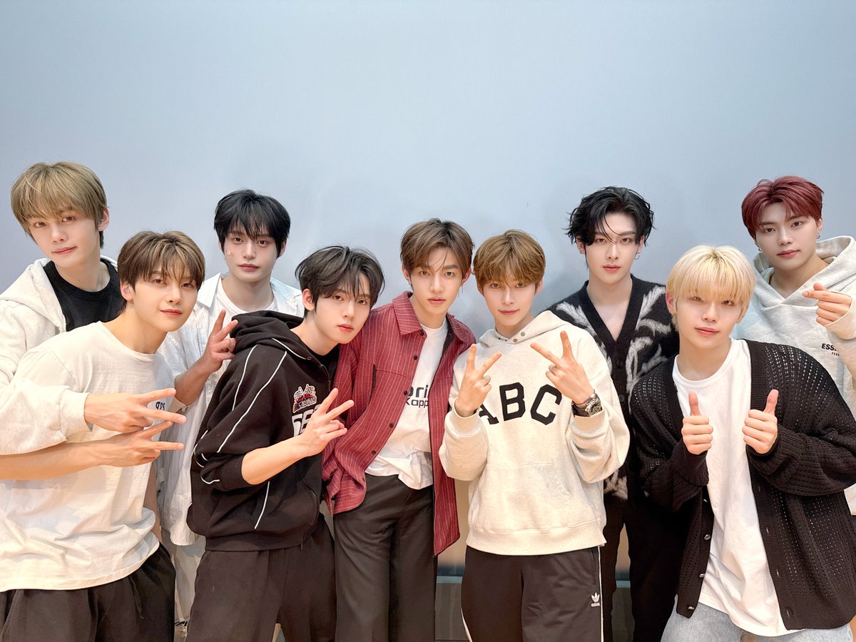 _𝗭𝗘𝗥𝗢𝗙𝗢𝗖𝗨𝗦

제로즈 생각만 하다 보니 어느새 벌써 5월이 3일이나 지났다구요?🫢

#ZEROBASEONE #ZB1
#제로베이스원