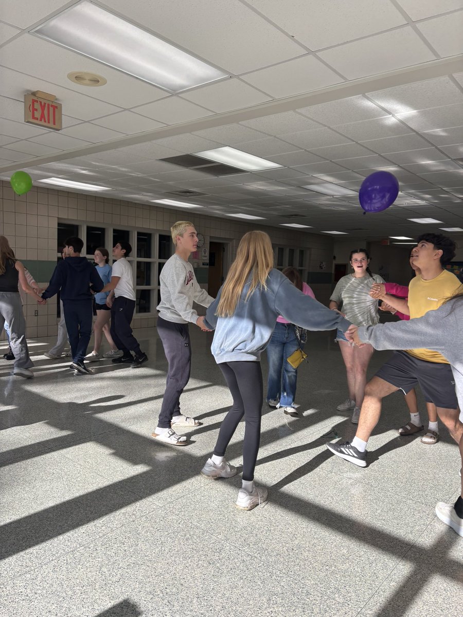 Mrs_Stickel's tweet photo. Such a great week with @HopeSquadFHS — a fun student-led Movement Monday, breakfast visit with KAP, and plant sale prep! Grateful to be invited to spend time with so many cool students and staff! @KetteringSchls 
@KFHS_West @KFHS_South https://t.co/bYdC9bCTYn