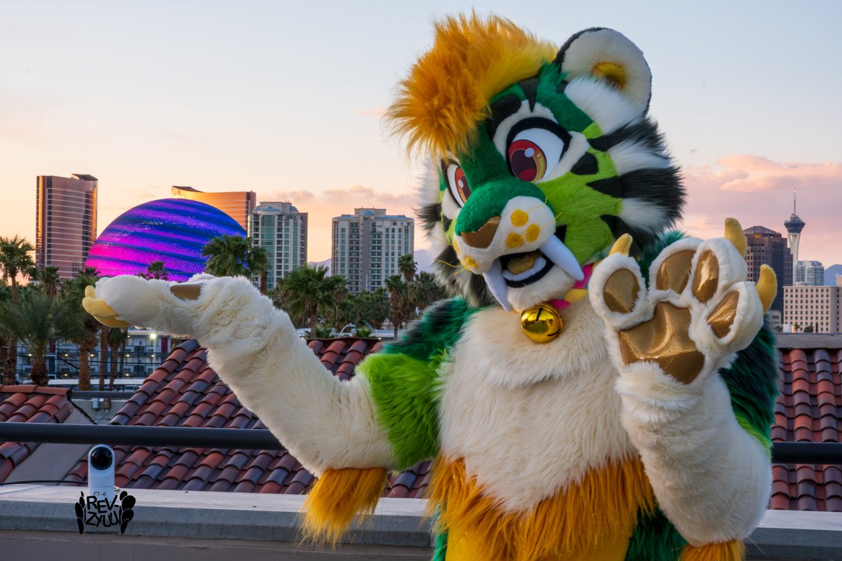 Been working hard on photography and understanding some more finite setup details to get myself where I want to be.   

Still got lots to figure out, but I'm getting there!

<a href="/lytelyonheart/">✨ Lyte ✨</a>, <a href="/KoroYeen/">Koro コロ 🔜 MP, AFC</a>, <a href="/maplefoxdeer/">Maple</a>, <a href="/fateclaw/">Fateclaw</a>, <a href="/dogbutwithfire/">Reid!! ⭐️😌</a>.