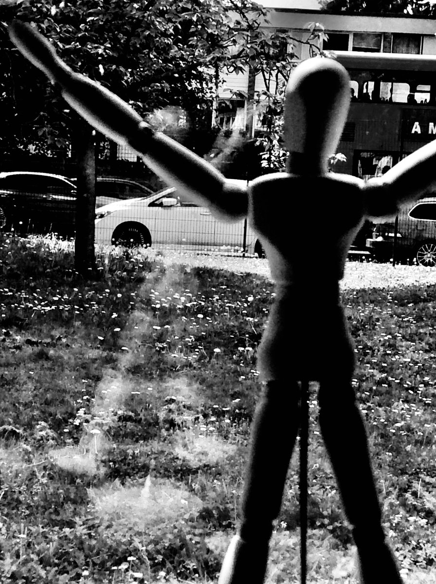 Photo of the day 📸

Captured by one of our amazing Y6 photographers during today’s Art lesson with Mrs. Dallimore <a href="/LHConceptual/">Laura Dallimore</a> as part of this term’s unit of Photography

#everychildisanartist