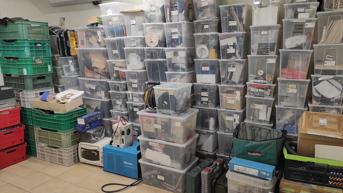 Jeśli zastanawiacie się, co tam u nas - dość dobrze opisze to jedno słowo: przeprowadzka. Praca wre, nowy lokal jest remontowany, ale mimo że ogrom prac jest przeprowadzony rękami wolontariuszy - remont pochłania fundusze. Jeśli chcesz nam pomóc, śmiało!

zrzutka.pl/ddfz9v