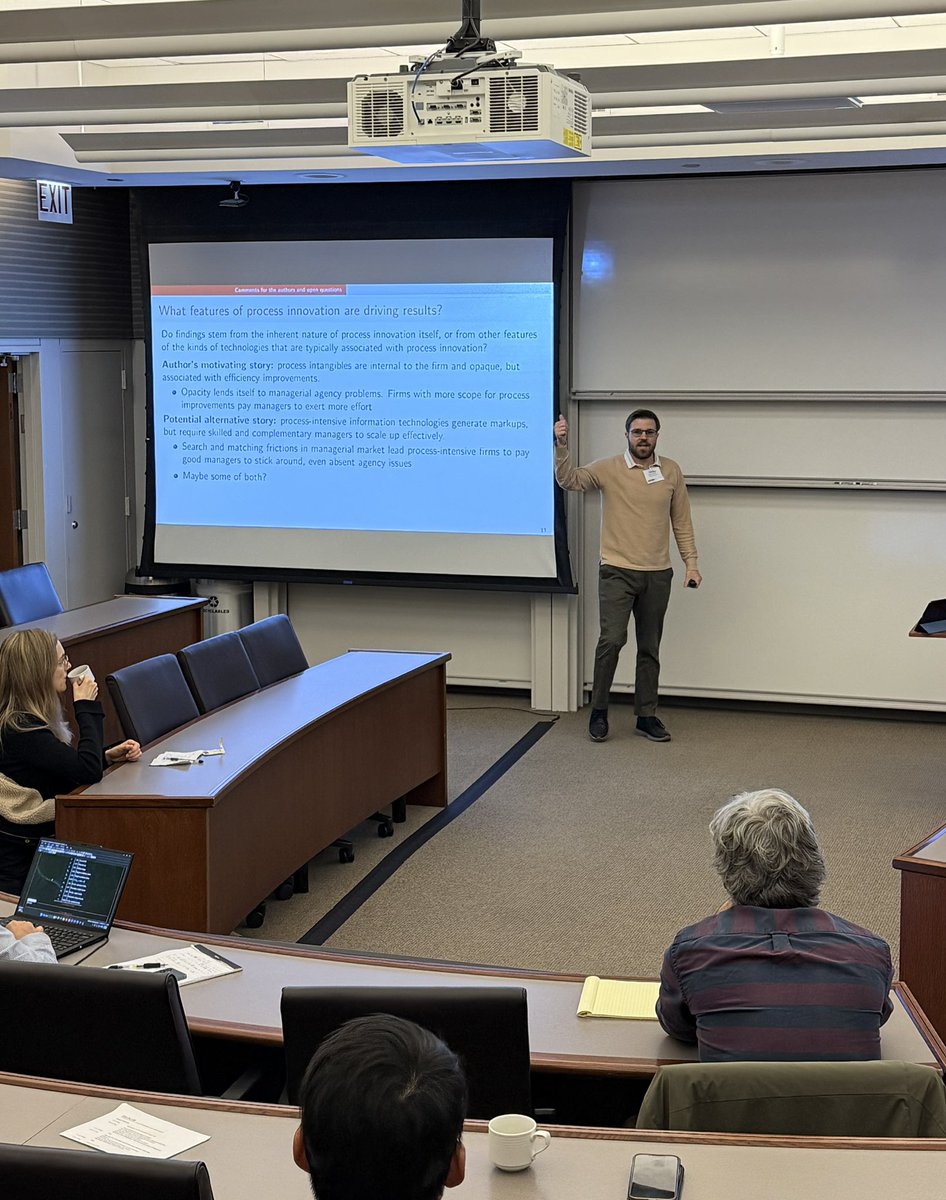 MFRProgram's tweet image. Day 2 of our Frontier Topics in Macro-Finance conference begins with a presentation by Hao Xing (BU) followed by discussant Bryan Seegmiller (Northwestern Kellogg). #EconTwitter