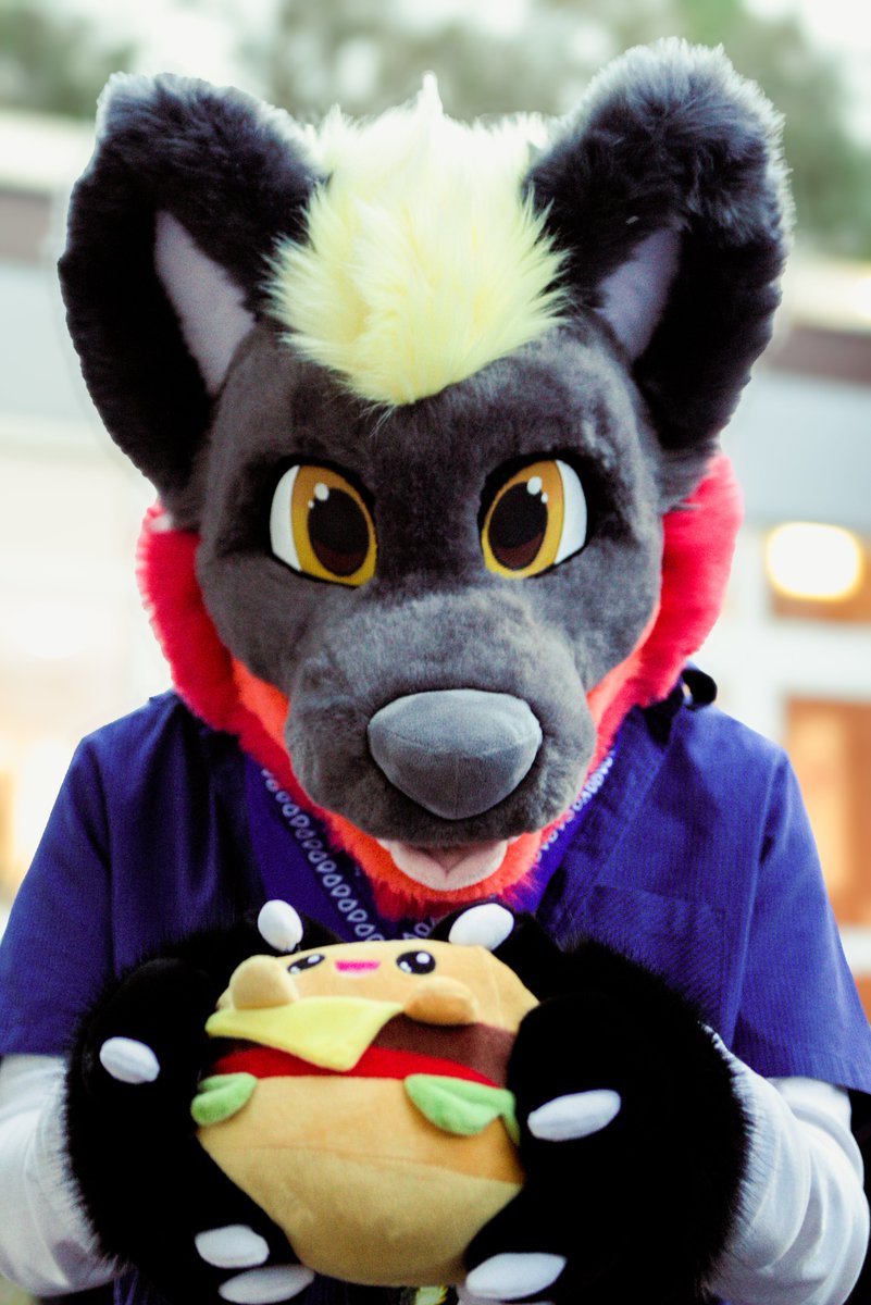 Drakee (@darkdrakee) on Twitter photo For this #FursuitFriday, have a burger!
📸Waldi vom Berg (don't have a twitter handle)
🧵<a href="/VarrosCreations/">Varro's Creations</a>
📍Furciety Furmeet For this #FursuitFriday, have a burger!
📸Waldi vom Berg (don't have a twitter handle)
🧵<a href="/VarrosCreations/">Varro's Creations</a>
📍Furciety Furmeet