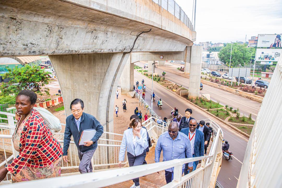 Today, I had the honor of hosting Japan’s Parliamentary Vice Minister for Foreign Affairs, Eri Arfiya, accompanied by Ambassador Sasayama Takuya and the JICA Technical Team Leader.
We toured the Traffic Control Centre, Clocktower Flyover, and the proposed Phase 2 of the Flyover
