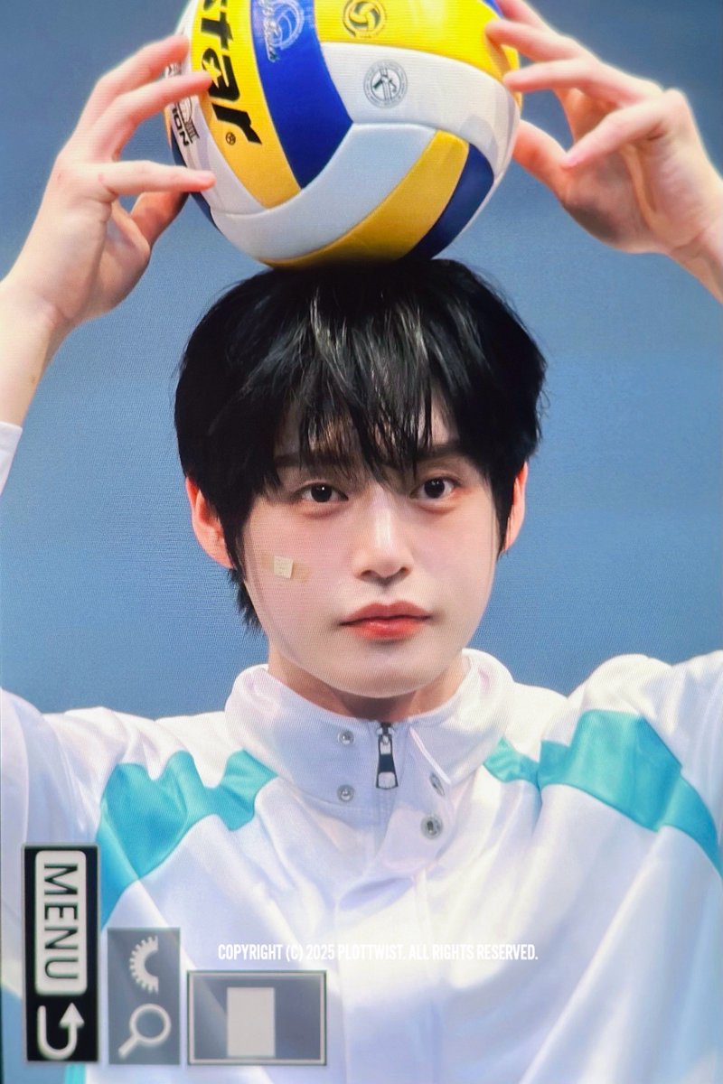 250502 🏐!! 
#김지웅 #KIMJIWOONG #김갈냥님 #제로베이스원 #ZEROBASEONE #ZB1 #キムジウン