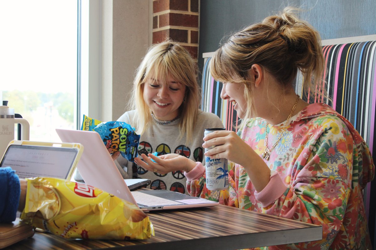ChartwellsCCCH's tweet photo. Fuel for finals!🥨🍫What are your favorite study snacks? Get ready for finals by fueling up at the Central Commissary✨ https://t.co/7I8IRZKlf4