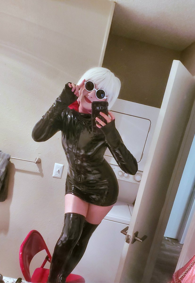 Hi Twitter 👋 it's me, Gojo. Guess I'm a woman now.