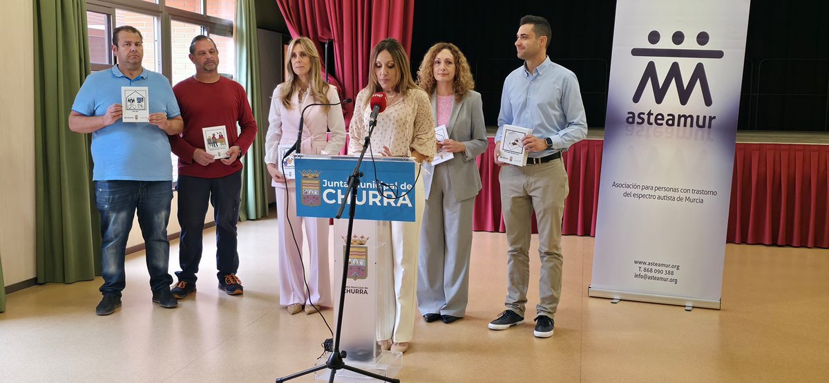 ♾️ En Churra ahora pensamos en todos. Una muestra de ello es la instalación de pictogramas en el Centro Cultural de #Churra, pensados para personas con trastorno del espectro autista. El viernes los colocamos con toda la ilusión y lograr una inclusión real

💫 #ChurraAvanza