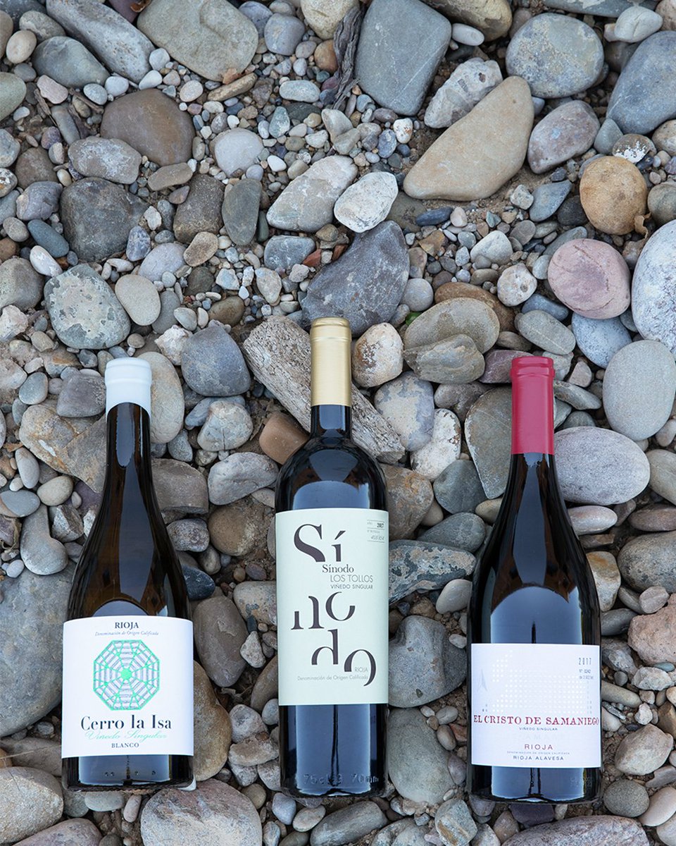 Singular expressions of Spain’s finest.
Experience our viñedo singular (single-vineyard) wines that deliver exquisite notes specific to their unique region and terroir of Rioja.